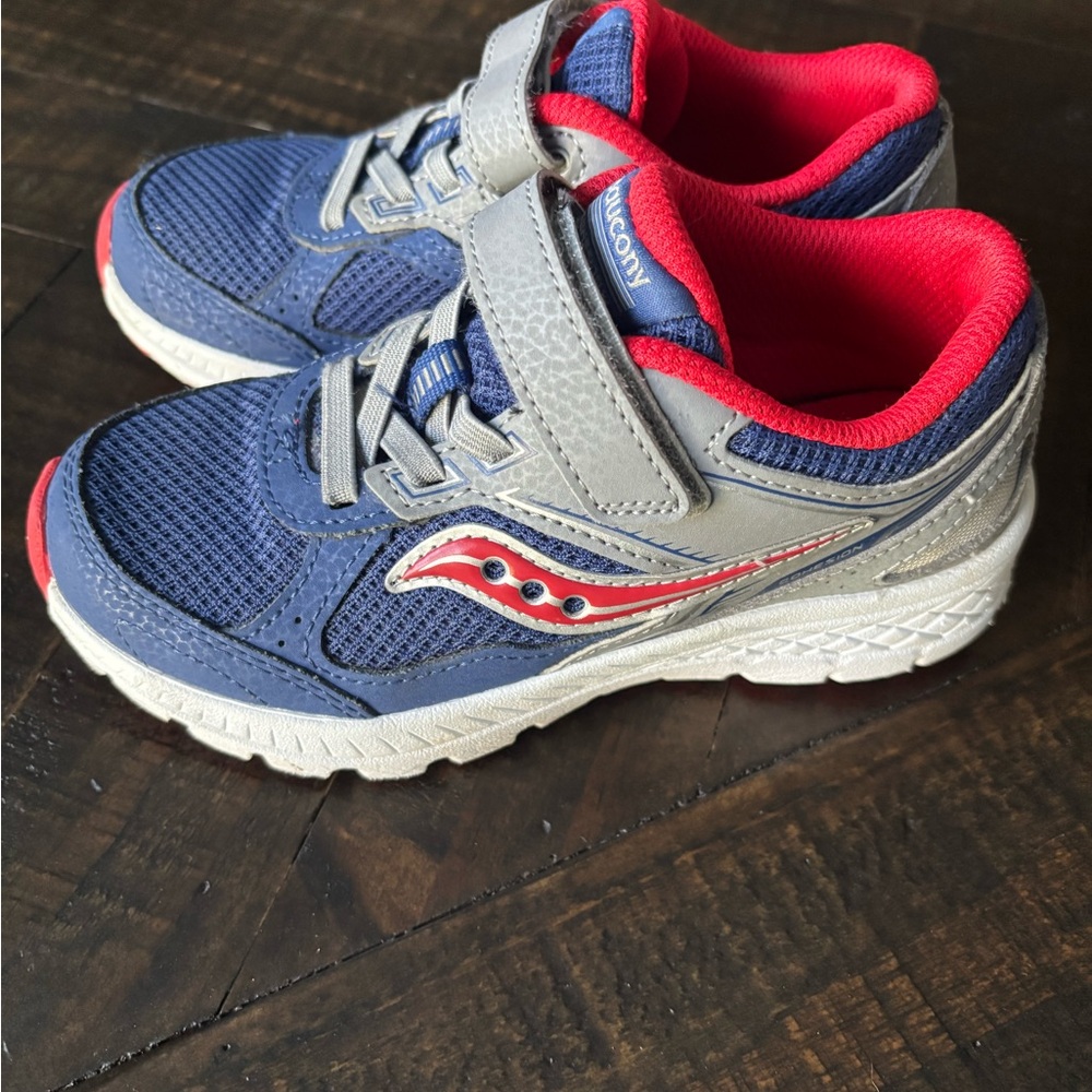 Saucony Blue and Red Sneakers with Breathable Mesh and Cushioned Midsole